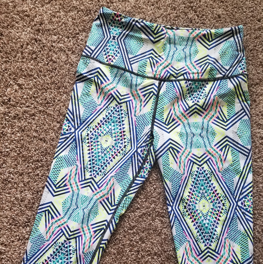 Victoria's Secret VSX Mid Rise Capri Legging